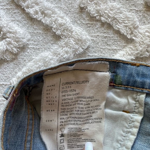Current Elliot Vintage Strawberry Print Cut Off Jean Shorts Size 27 - Picture 4 of 10